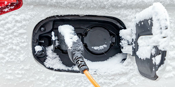 electric vehicle charging in the snow cold weather